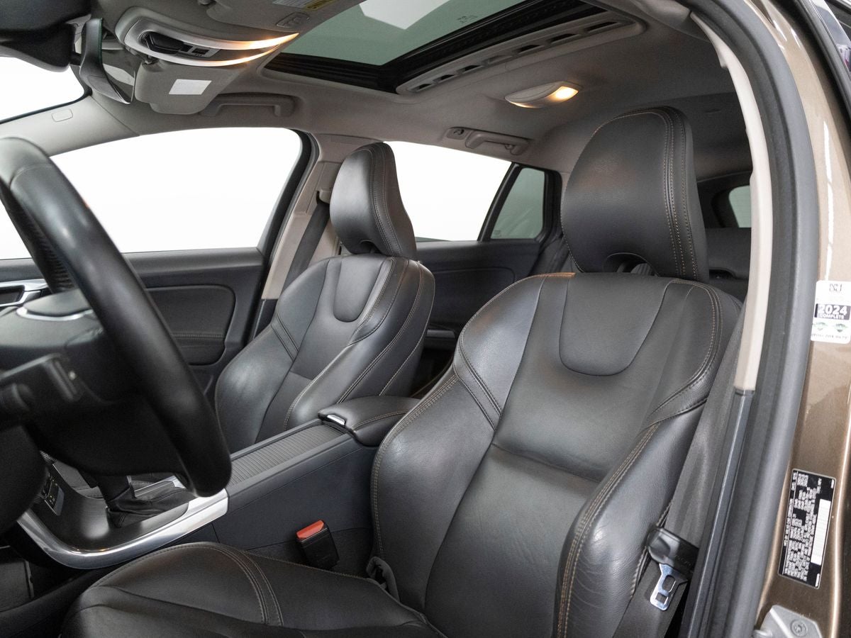 2016 Volvo V60 Cross Country T5